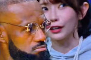 坐在LBJ後方看球!葵いぶき(葵伊吹)成了焦點後想這麼做⋯ 坐在LBJ後方看球!葵いぶき(葵伊吹)成了焦點後想這麼做⋯